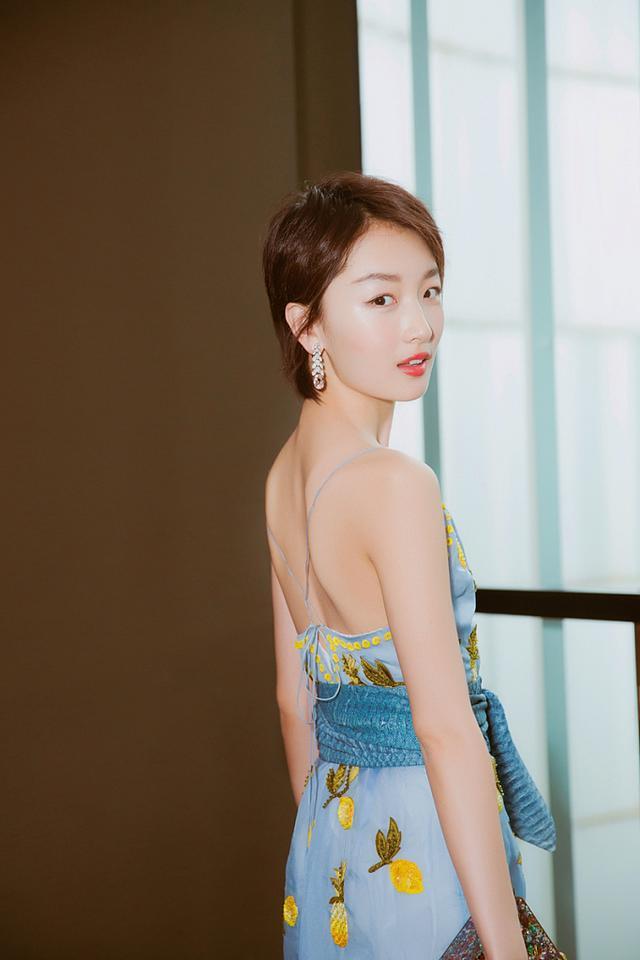 宋茜新剧惊艳秀美背再登热搜其实她们都有蝴蝶背