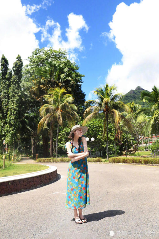 迪丽热巴开心度假,素颜的颜值无敌了