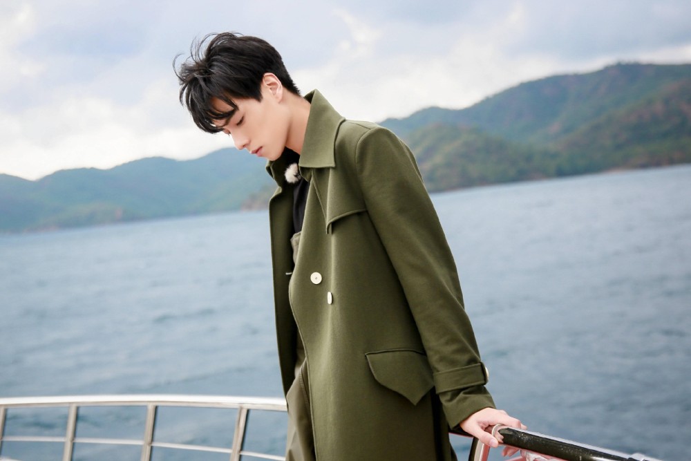 《蜜汁炖鱿鱼》海报曝光,杨紫变软萌萝莉,胡一天还有感情戏?