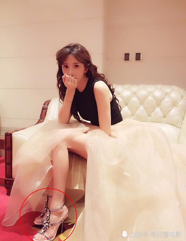 长的清纯漂亮,曾比杨幂还要红,却有一双42码的大脚,如今35岁无人敢娶!
