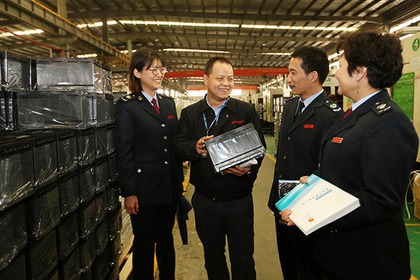 专家:高管拿1元月薪是个人所得税穿底的重