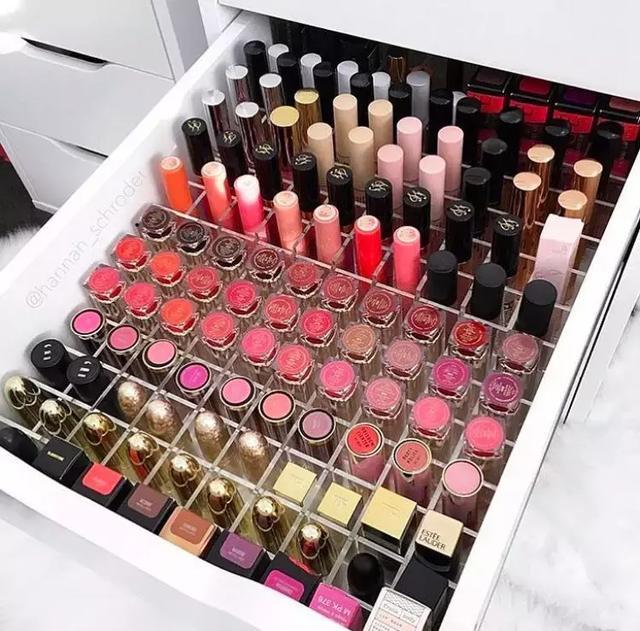化妆品堆成山怎么摆这样收纳口红随便买