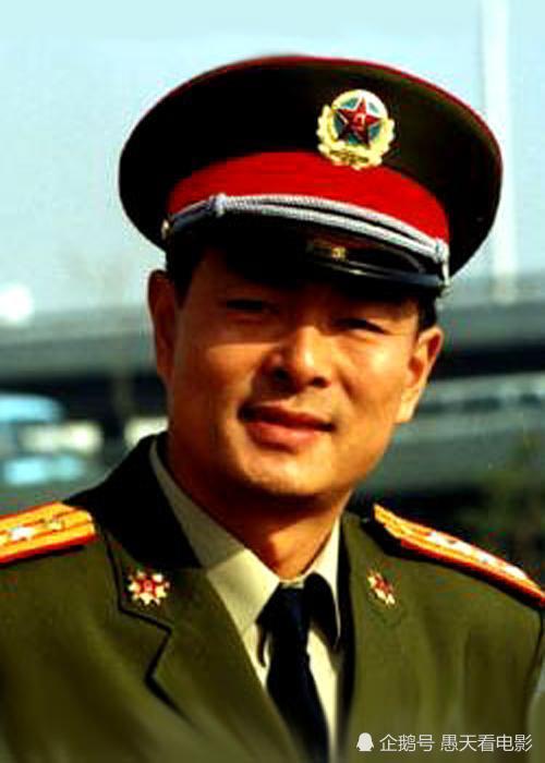 2岁患病成残疾,曾比张国立还红,与美妻恩爱41年,如今成这样