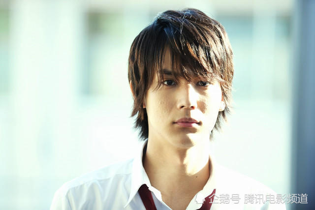 中川大志喜迎岁生日主演电影 虹色days 公开湿身剧照 腾讯网