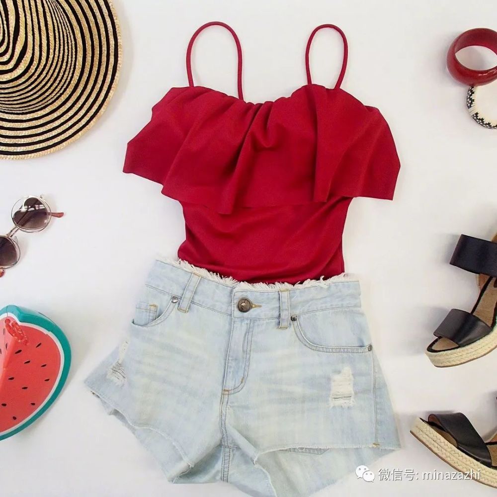 江疏影泳衣外穿上…这届泳衣真的非常魔幻&时