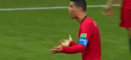gif回顾c罗全场表现吹不动了跪着为这超级任意球唱征服