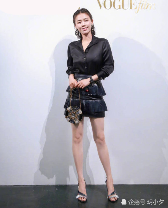 杨幂的膝盖太暴露年龄了,看看张雪迎跟宋祖儿