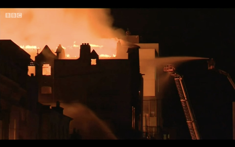 英国格拉斯哥学院大火致麦金托什大厦严重损毁,幸未见人员伤亡