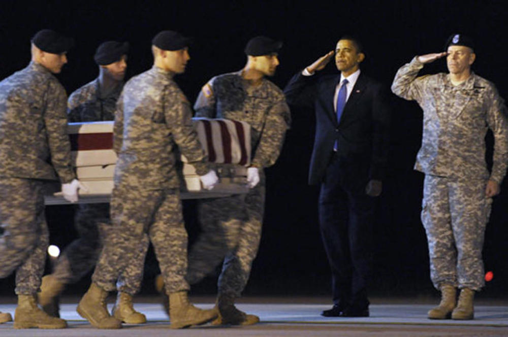 不是军人,可以敬军礼吗?大人物的军礼,再次引起质疑