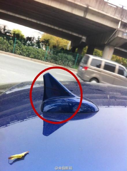 豪车被空中飘来风筝线 割伤 维修费约6万