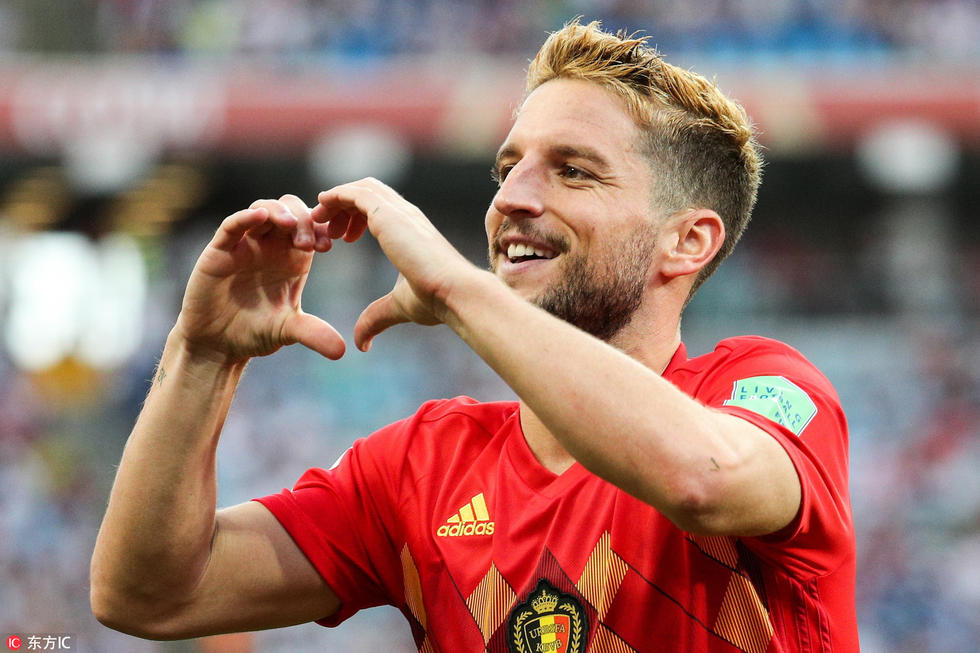 默滕斯为你比心感受灭球王满满的爱