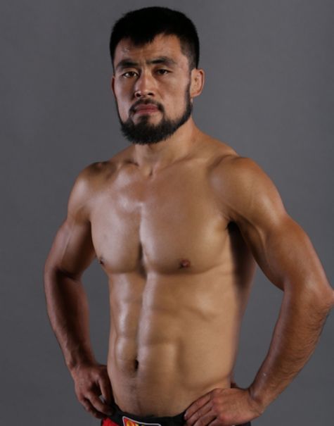 吃货拳王!一顿吃18个馒头的贺楠楠 端午竟吞48个粽子