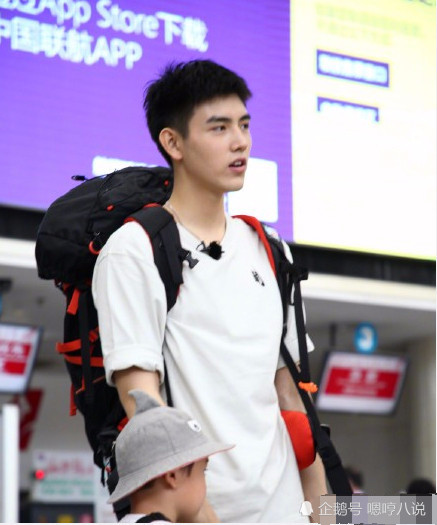 戚薇女儿首度露面录制综艺,黄贯中女儿也参加