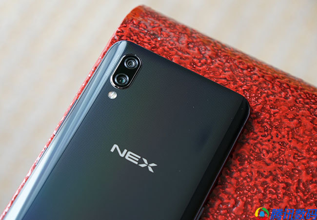 重测 | vivo NEX评测:最黑的黑科技是屏幕发声