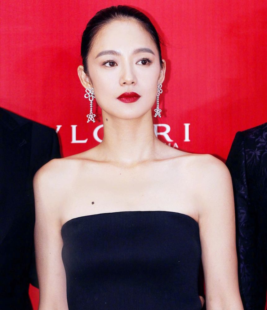 杨幂穿的内衣_杨幂唐嫣刘亦菲的友情,她们之间的关系到底如何了(3)