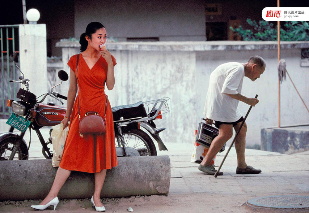 弄潮儿:街上流行红裙子,30年前最潮女青年斩裙