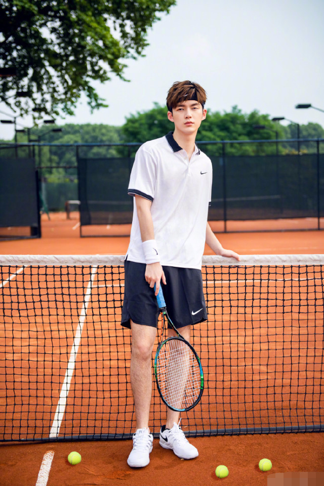 董力和李娜帅气同框却被毛线裤一般的腿毛抢镜