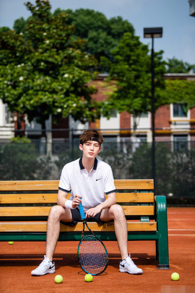 董力和李娜帅气同框却被毛线裤一般的腿毛抢镜