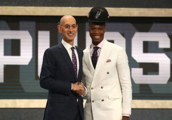 选秀花絮:东契奇靓妈遭调侃 沃神玩文字游戏