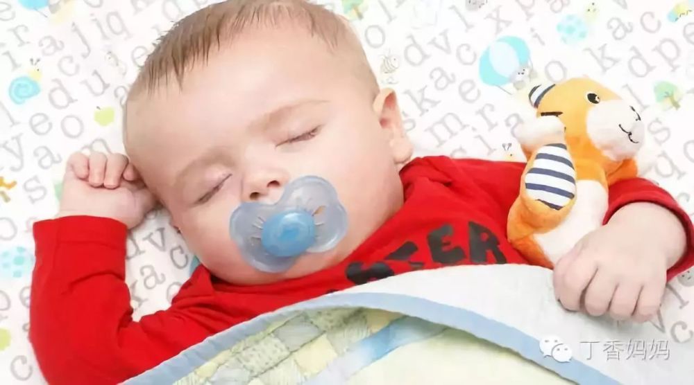 使用安抚奶嘴是利大于弊的,可以用,但是要讲究