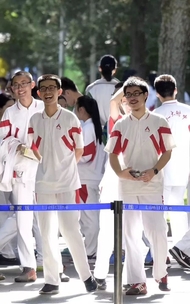 人大附中理科刘浩宇722分,北京二中文科曹婧怡