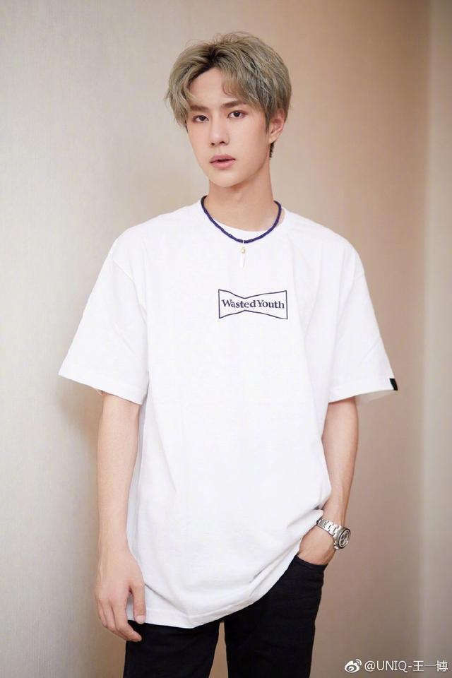 王一博剪螃蟹发型,这个发型帅爆了,网友:土到掉渣!