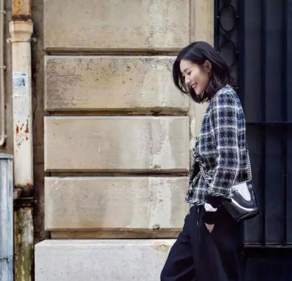 穿1600块袜子、背香奈儿.比你好看有钱的人,比