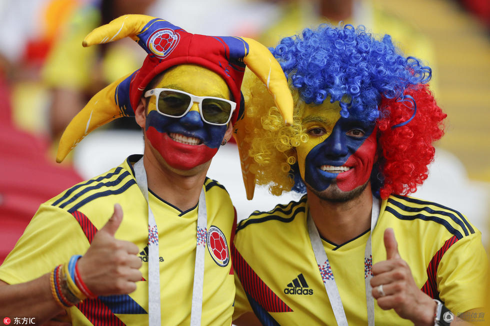 波兰哥伦比亚美女球迷亮眼 颜值PK难分胜负