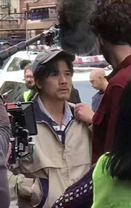 郭富城近照颜值重回巅峰，与小孩合照眼神宠溺父爱爆棚-腾讯网