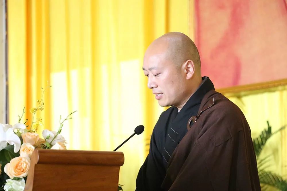 普俊法师随后,诸山长老,法师大德,无老的法眷弟子,居士人等在三