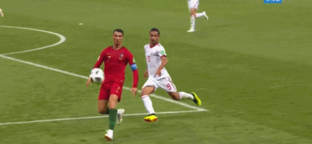 而在本场比赛中,葡萄牙当家球星c罗的表现难称出色,不仅失点