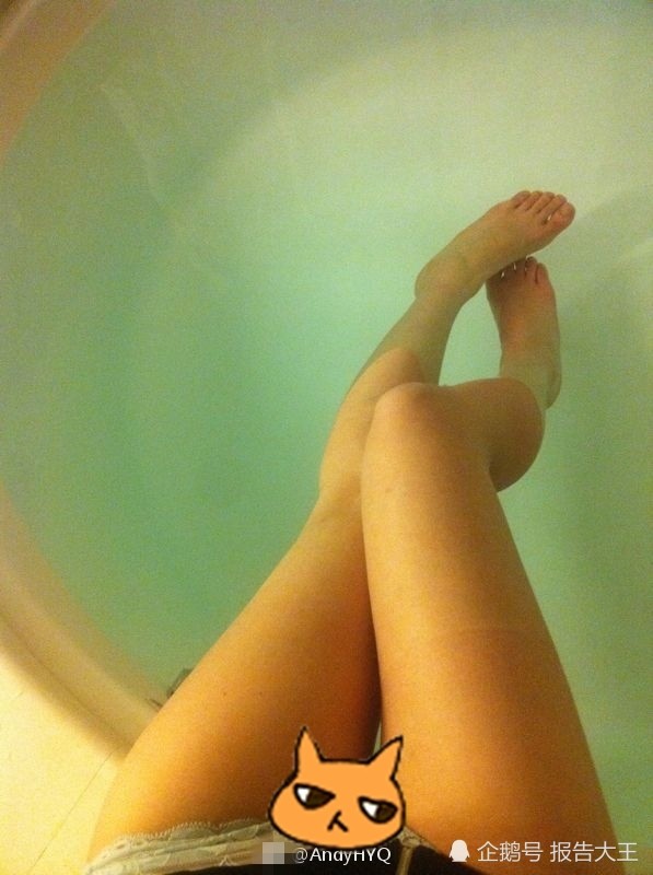 黄毅清在微博中表示距离下判决不到一个月的时间,黄奕就故意申请