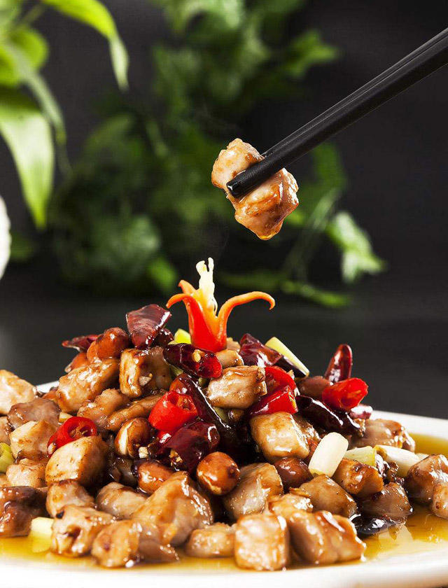 后来经过川菜大师罗国荣的发扬光大,成为了一道国宴上的精品菜肴,别看