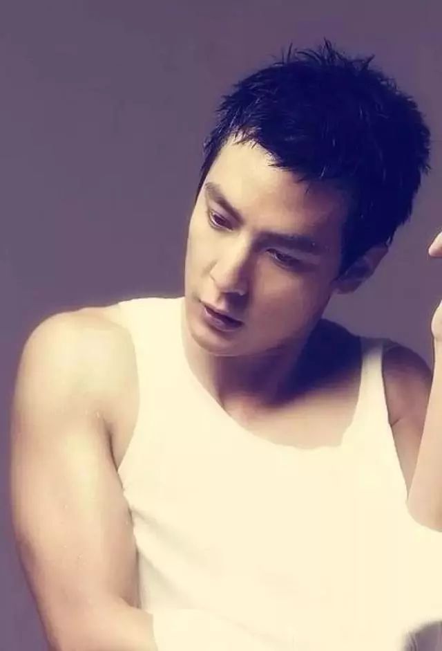 为什么女生穿背心很性感,男生穿就像老大爷!
