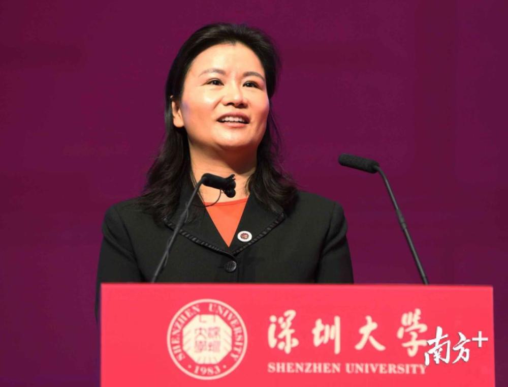 抖音热歌、网络热词 深大校长李清泉的毕业致