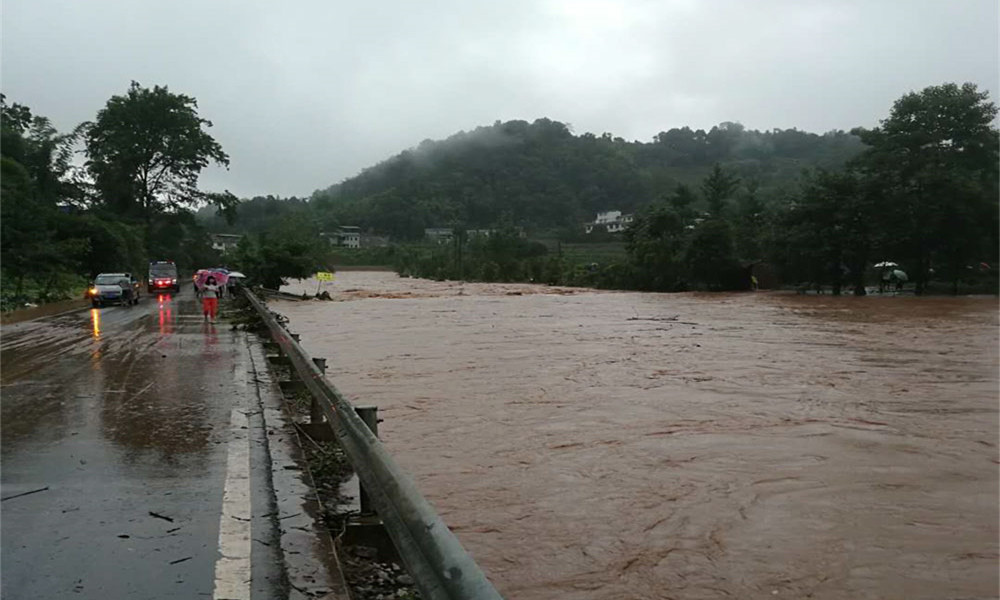 四川雅安大暴雨致名山區河水氾濫