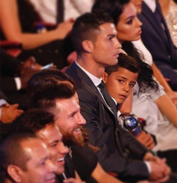 这届世界杯宝贝厉害了!C罗儿子偶像是梅西,梅