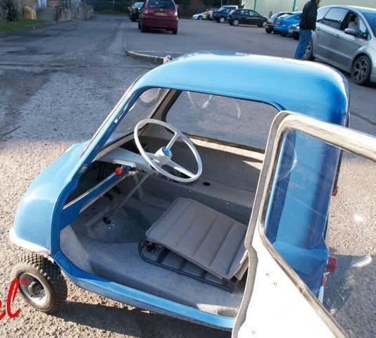 全球最小的汽车!长不到1米4,才一个门,像行李箱一样拖着走