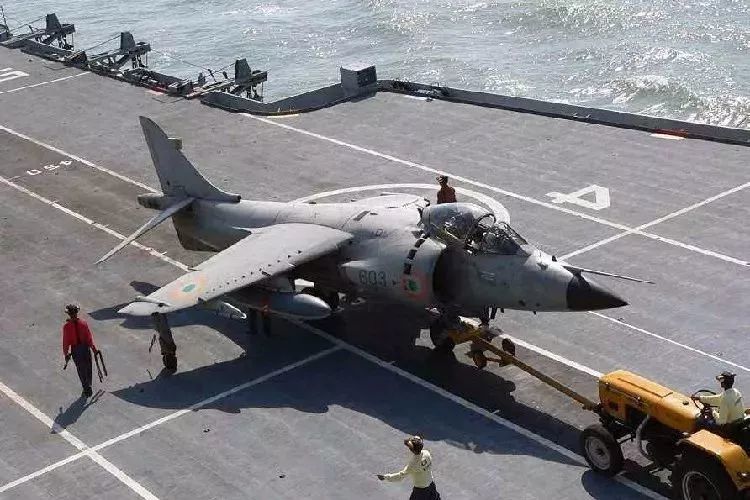 航母上的赛车大全丨各国争奇斗艳,只有印度在