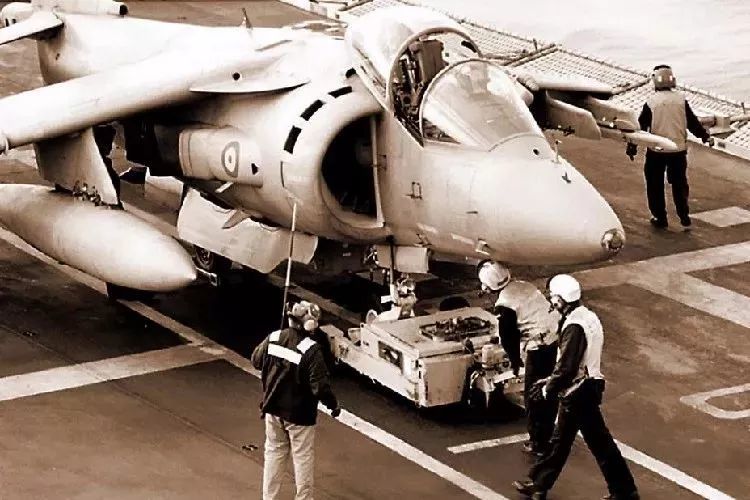 航母上的赛车大全丨各国争奇斗艳,只有印度在