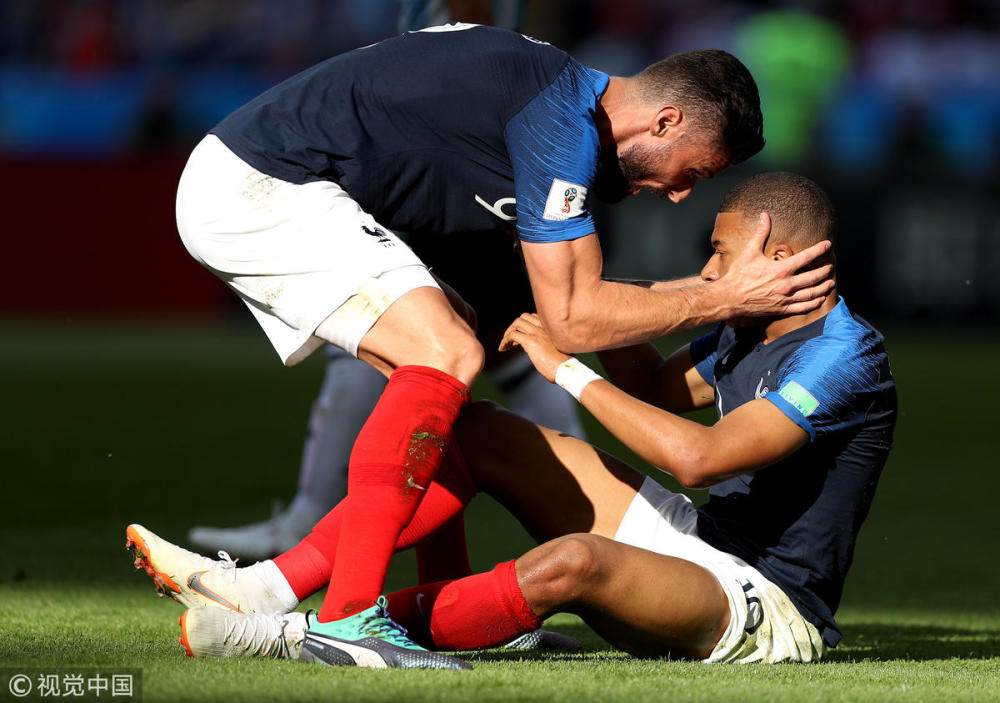 法国43阿根廷姆巴佩梅开二度滑跪庆祝