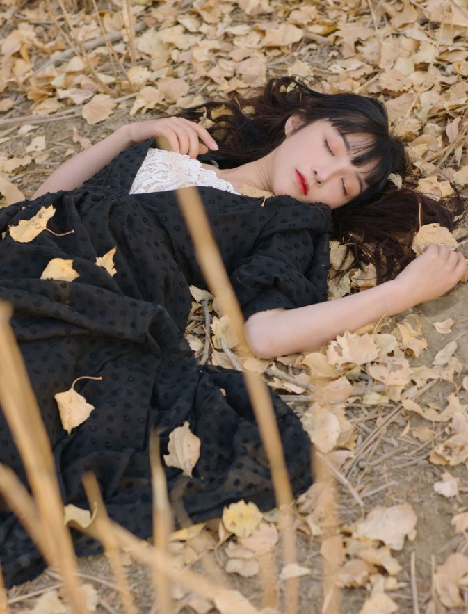 唯美女神之应下凡沙漠拯救干枯心灵写真