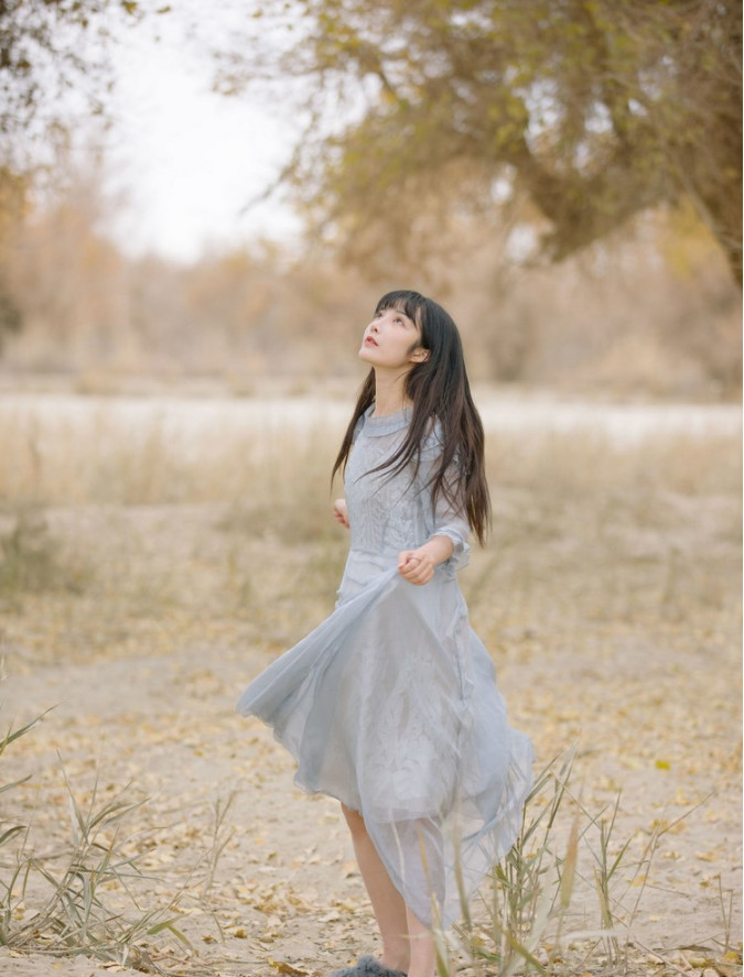 唯美女神之应下凡沙漠拯救干枯心灵写真