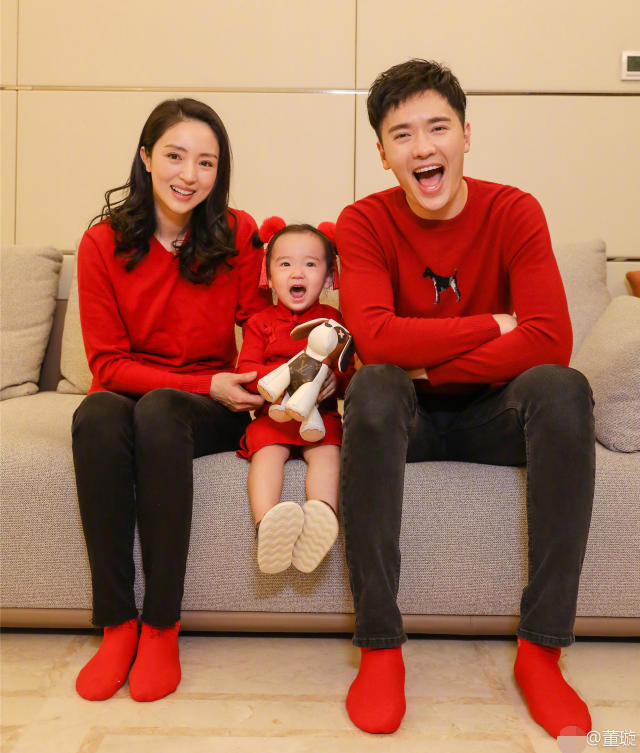 董璇工作计划曝光,上交护照无法回国为突发事