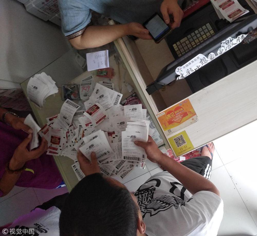 当上天台成世界杯最火网络词 一体彩店店主这