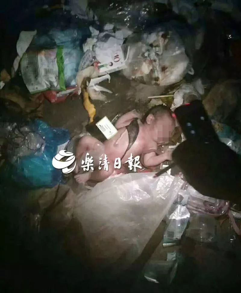 急寻家人线索温州乐清垃圾桶里现一弃婴