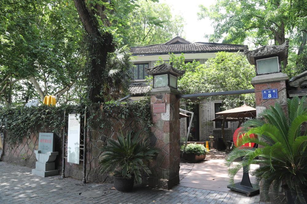 杭州西湖边的蒋经国旧居别墅 5个亿买不到 不花钱可坐一下午