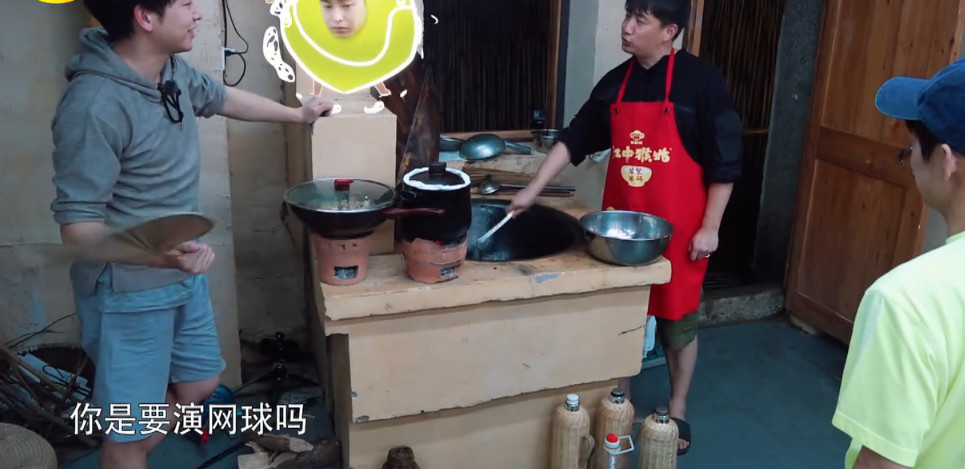 黄老师说彭昱畅吃胖了,何老师却感慨:他长得挺