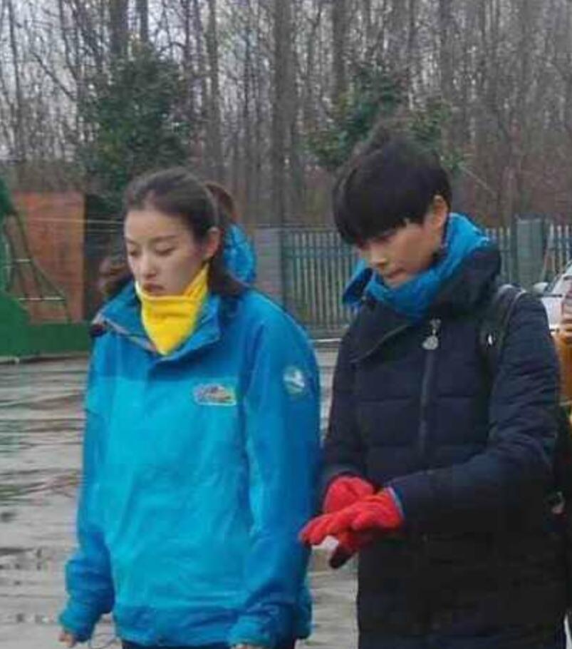 塑料姐妹?网曝倪妮看秀蹭李宇春座位,网友:艳