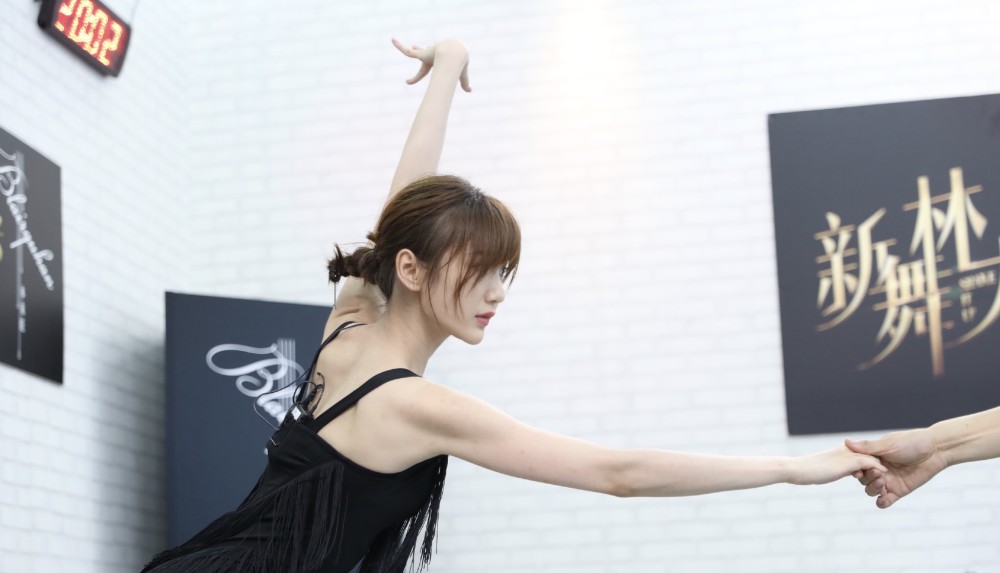 《新舞林大会》嘉宾阵容太强大,迪丽热巴董洁